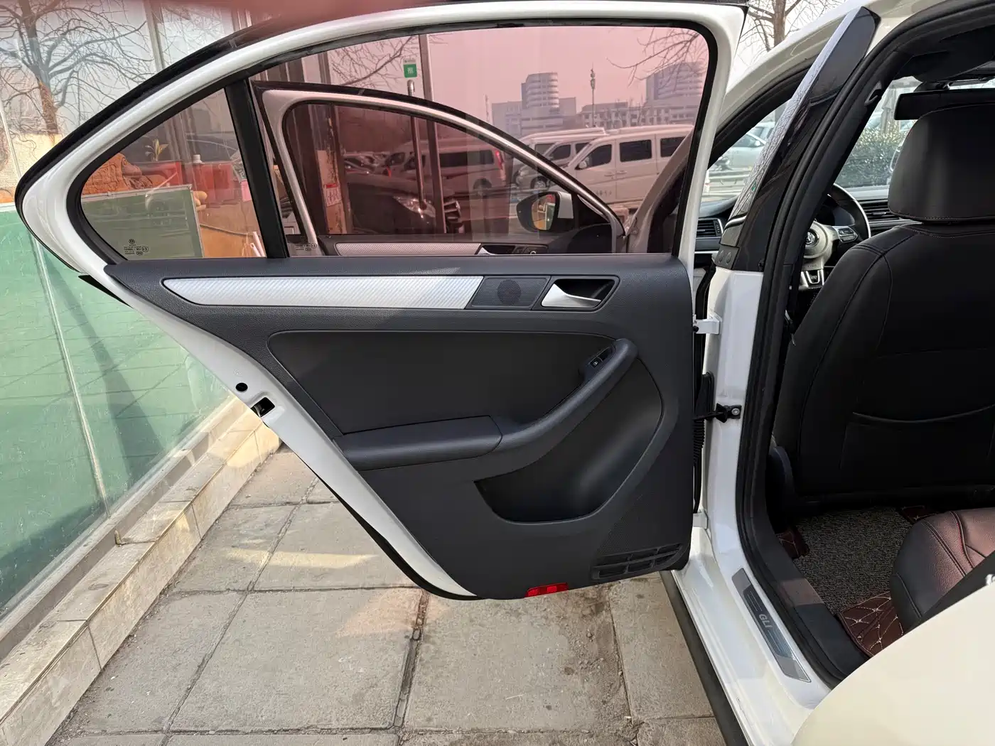 Volkswagen Sagitar 2013 2.0TSI GLI фото 16
