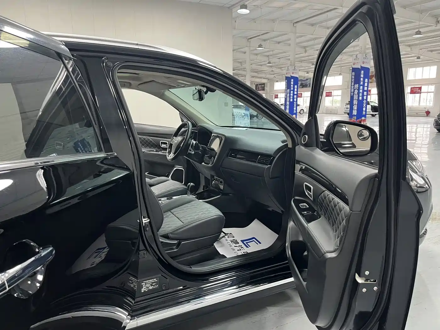 Mitsubishi Outlander 2022 2021 2.4L 4WD Deluxe Edition 7-Seater