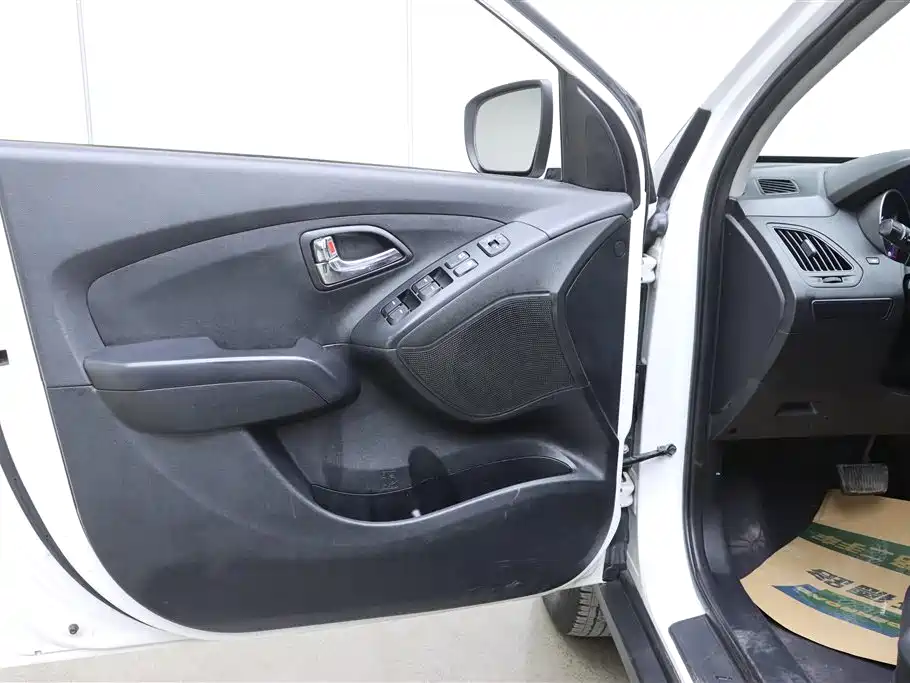 Hyundai Beijing Hyundai ix35 2015 2.0L Automatic 2WD Comfort China V фото 10