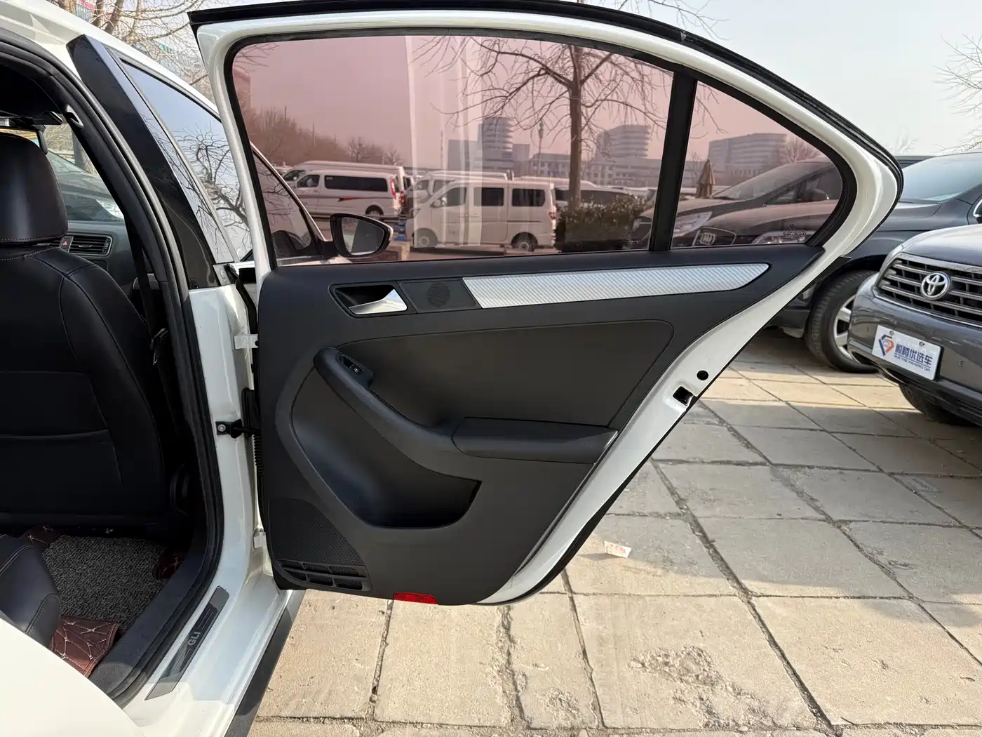 Volkswagen Sagitar 2013 2.0TSI GLI фото 21
