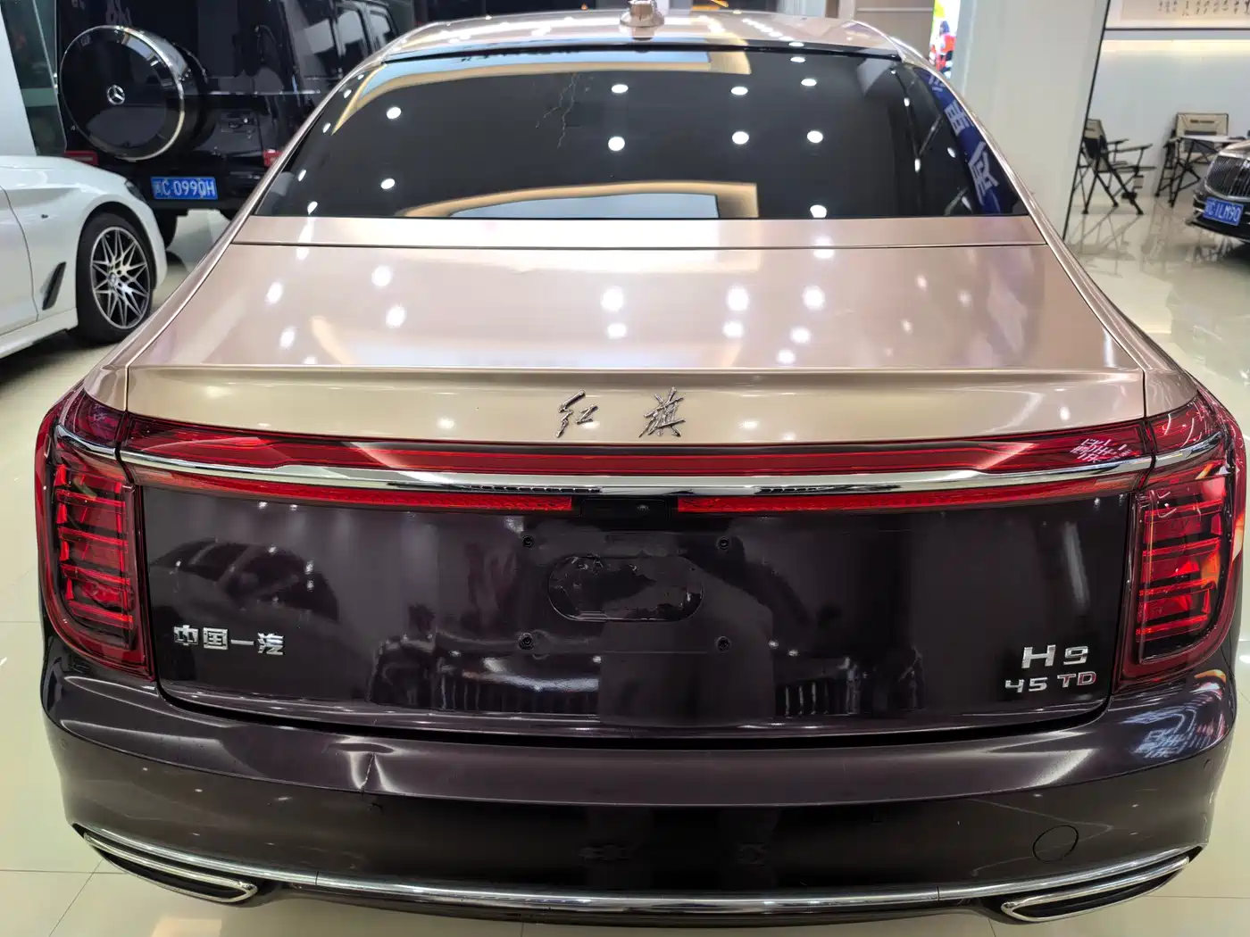 Hongqi H9 2022 2.0T Smart Connect Flag Enjoy Edition фото 4