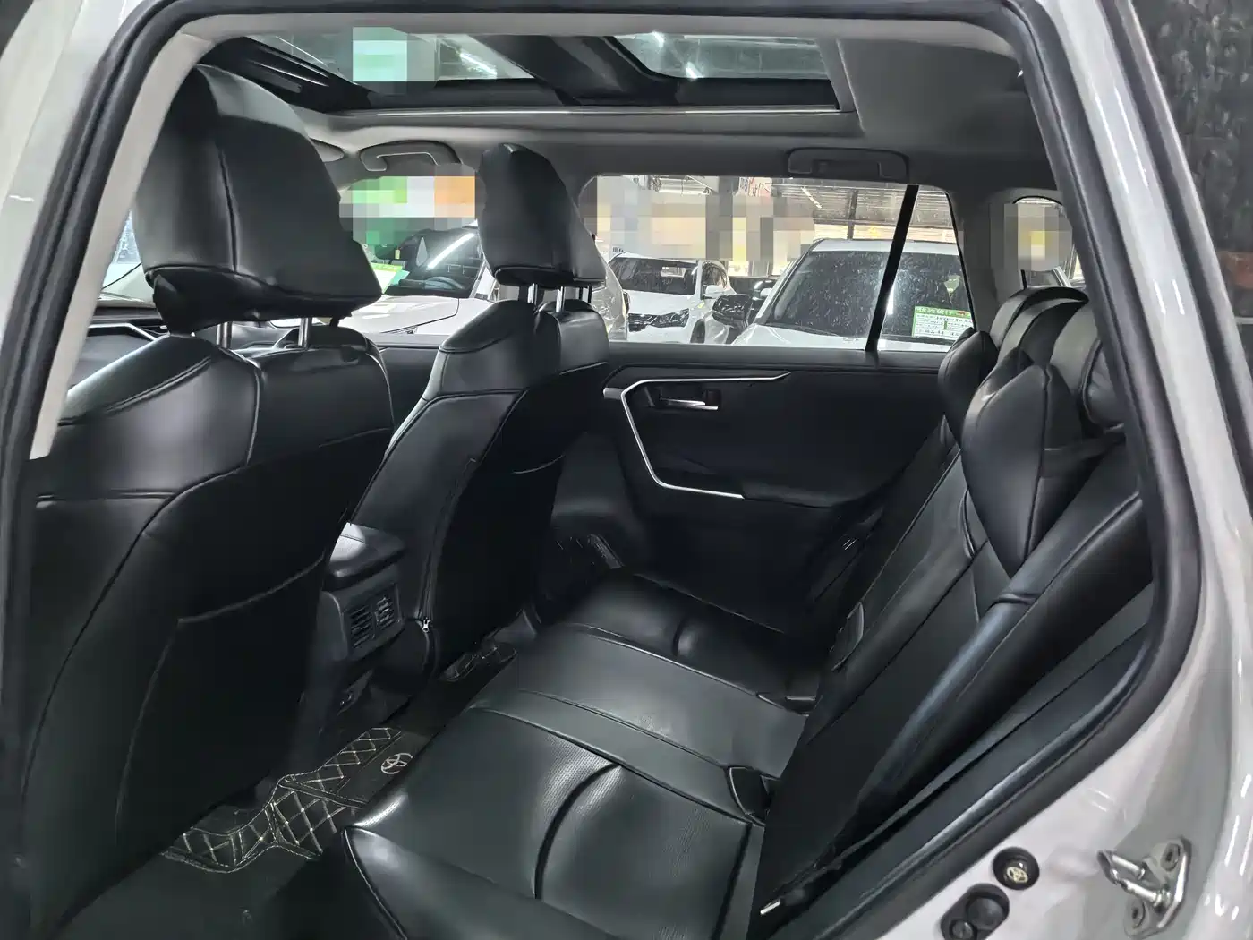 Toyota RAV4 Rongfang 2022 2.0L CVT 4WD Premium Edition фото 11
