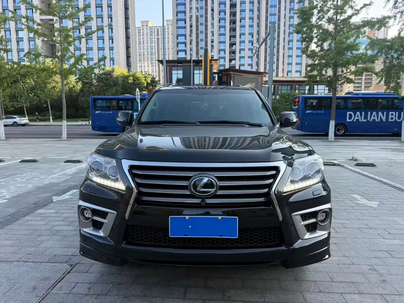 Фото 2 - Lexus LX