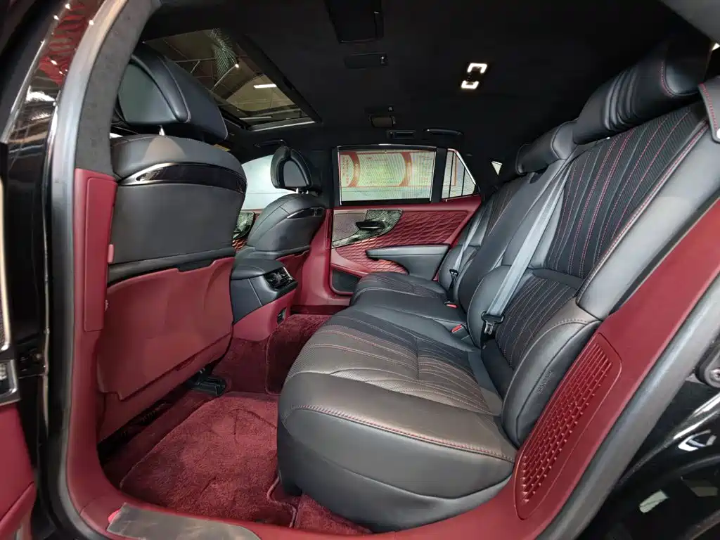 Фото 22 - Lexus LS