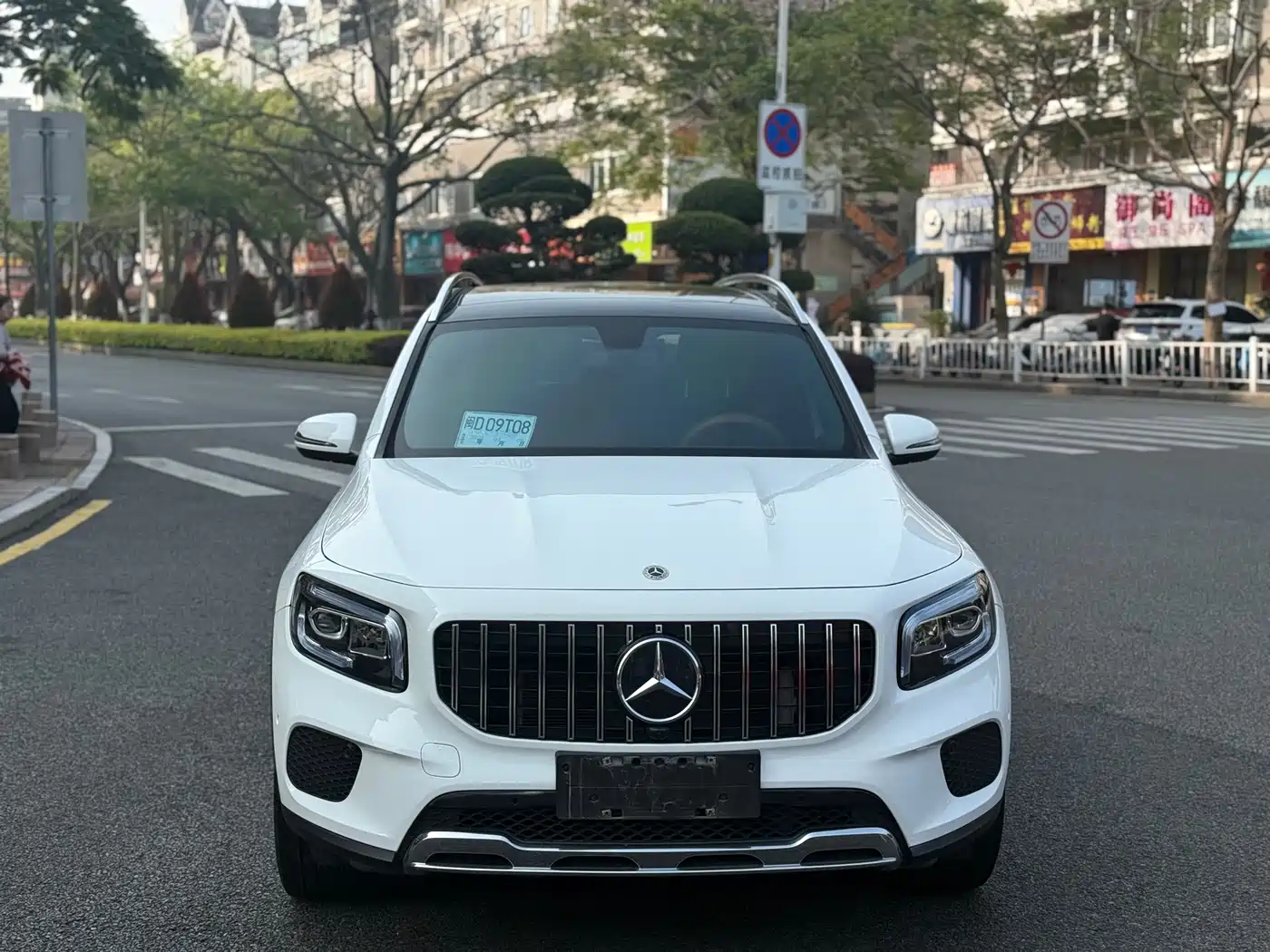 MERCEDES-BENZ GLB