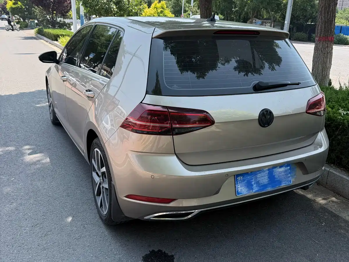 Фото 3 - Volkswagen Golf
