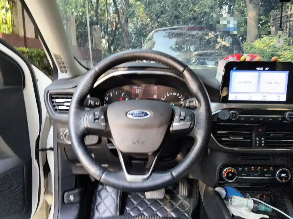 Фото 3 - Ford Focus