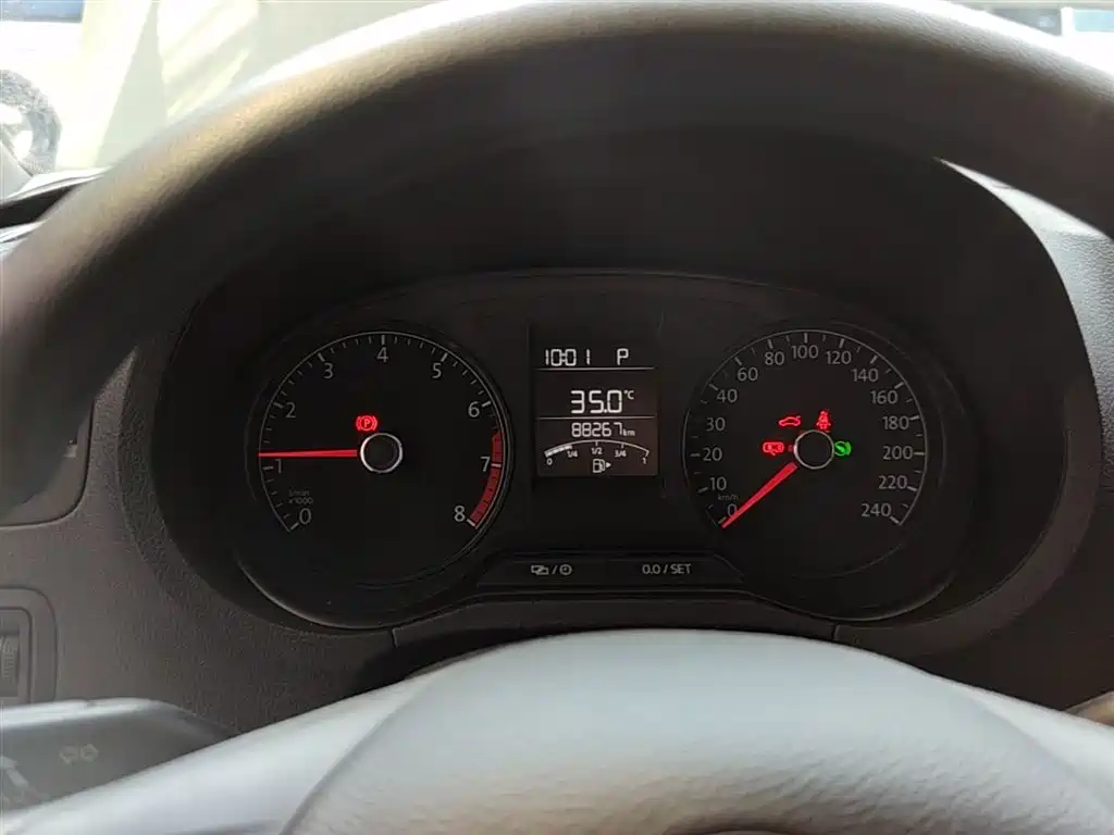 Volkswagen Polo 2016 1.4L Automatic Trend фото 12