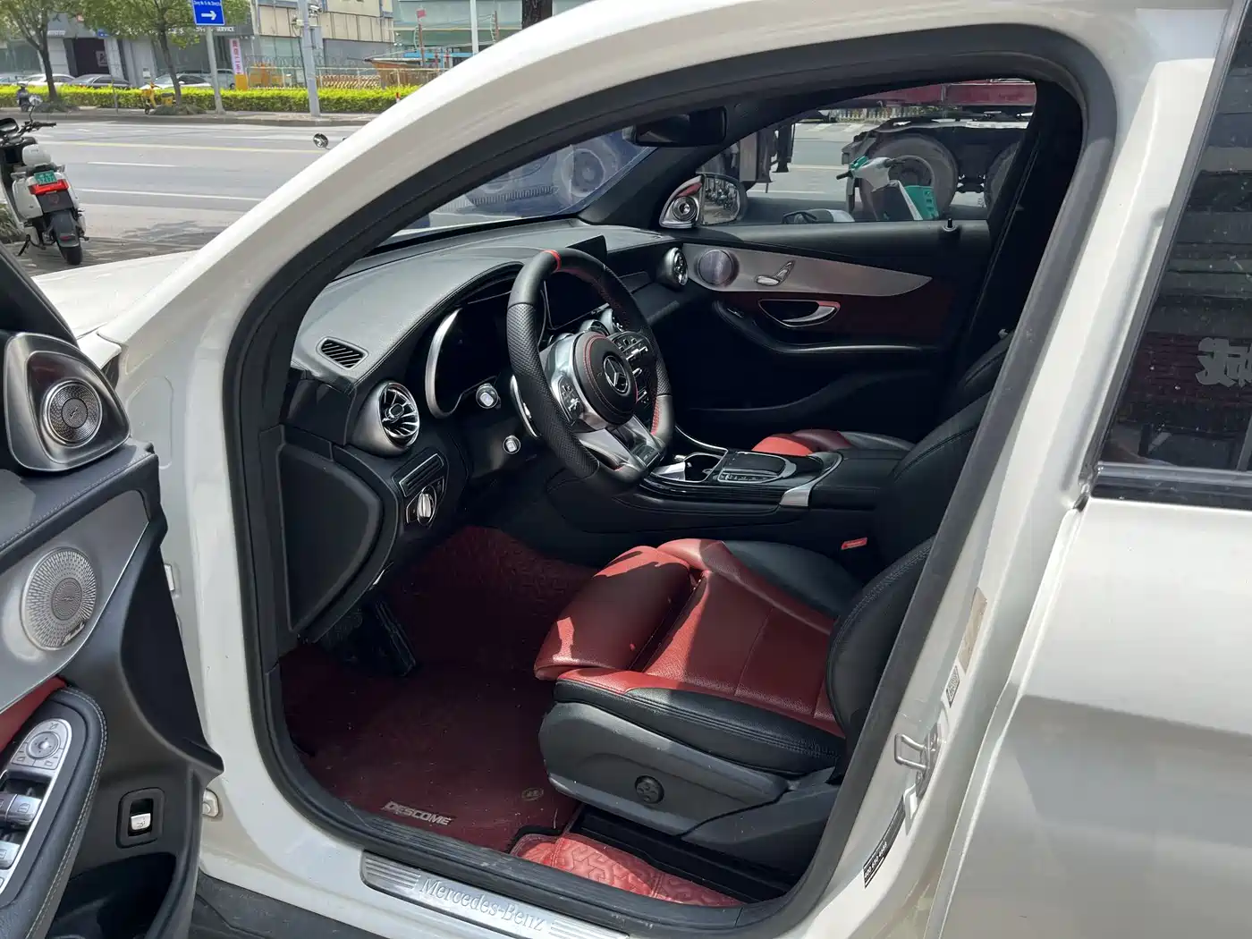 Mercedes-Benz GLC Coupe 2018 GLC 200 4MATIC Coupe SUV фото 5