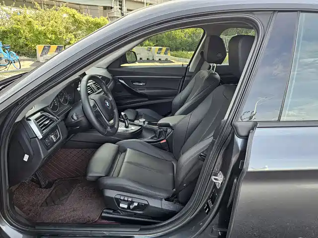 BMW 3 Series GT 2019 320i Fashion Model — фото 4