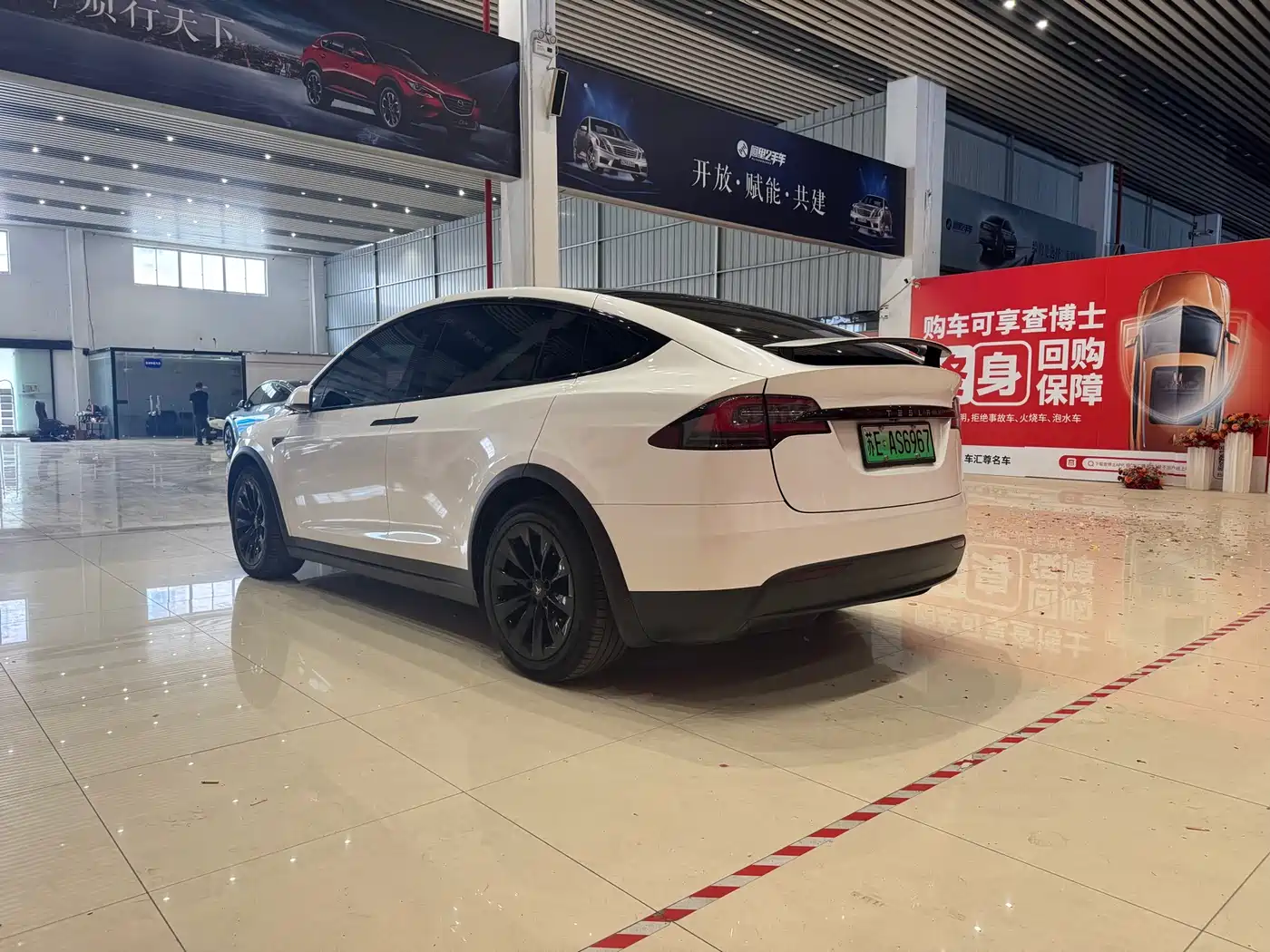 TESLA MODEL X
