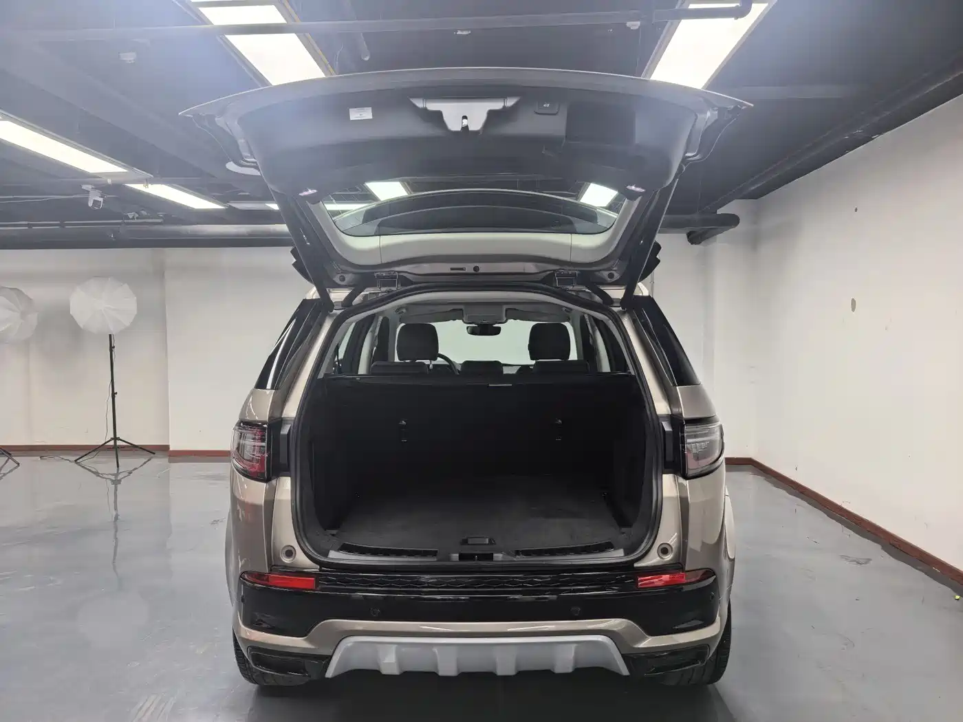 LAND ROVER DISCOVER NEW ENERGY SOURCES FOR SPORTS