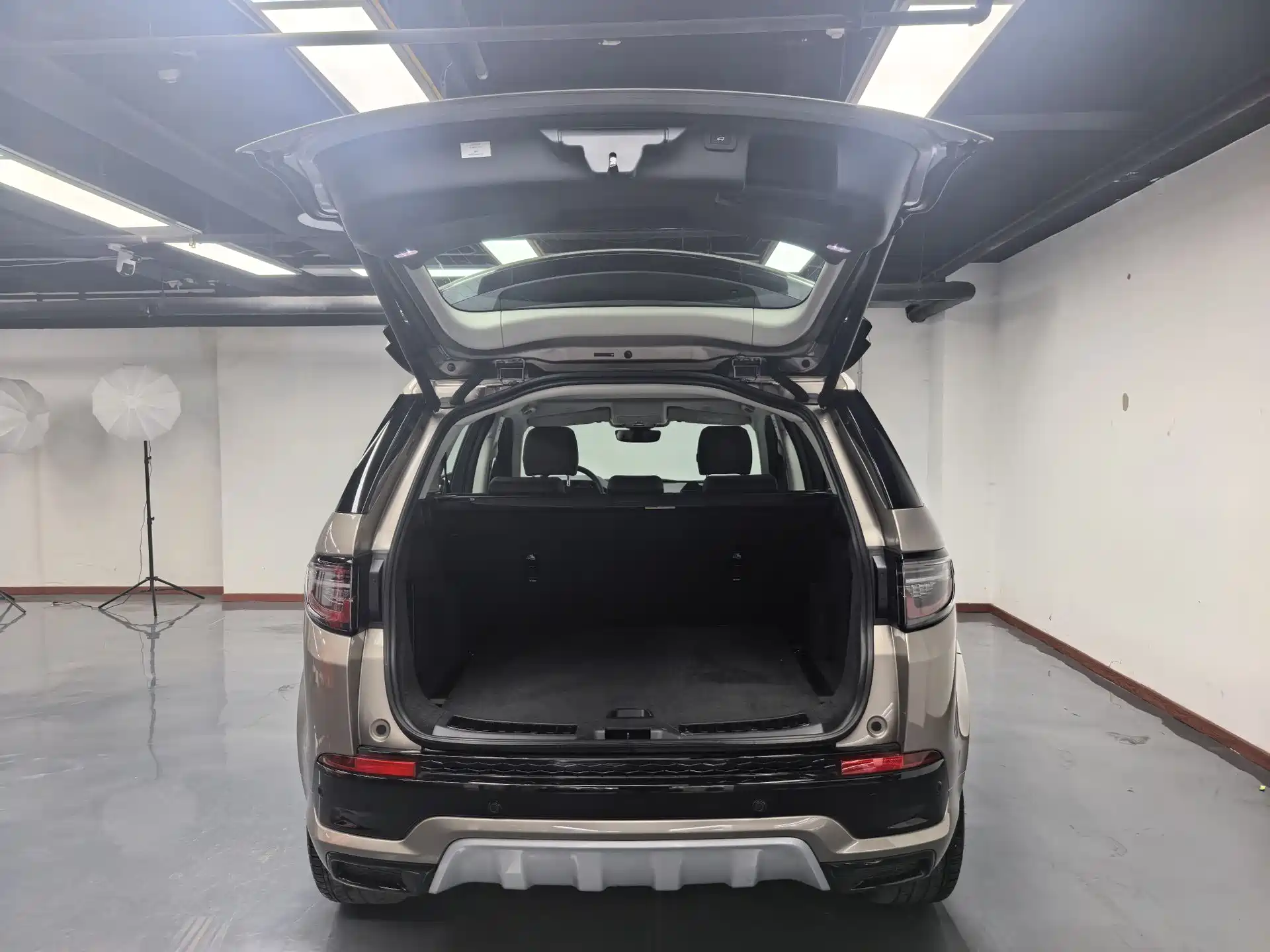 صورة 9 - Land Rover Discovery Sport PHEV
