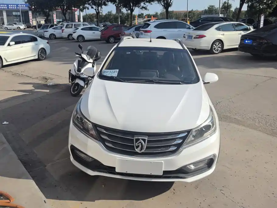 Baojun 310W 2018 2017 1.5L Manual Comfort China V