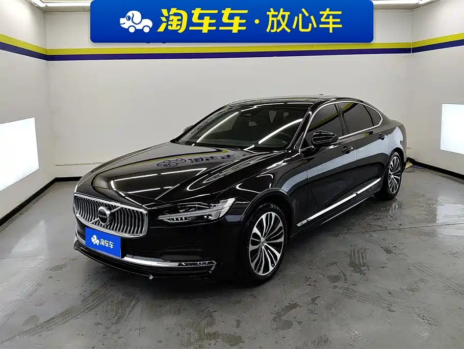 Volvo S90 2024 B5 Momentum Luxury Edition