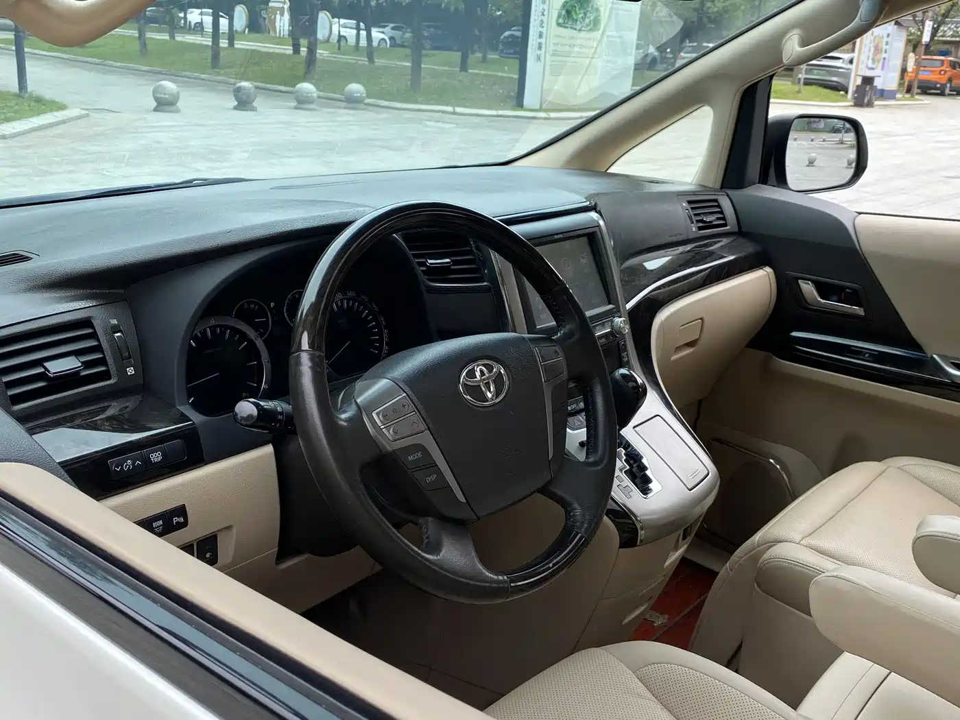 Toyota Alphard 2011 3.5L Luxury Edition фото 11