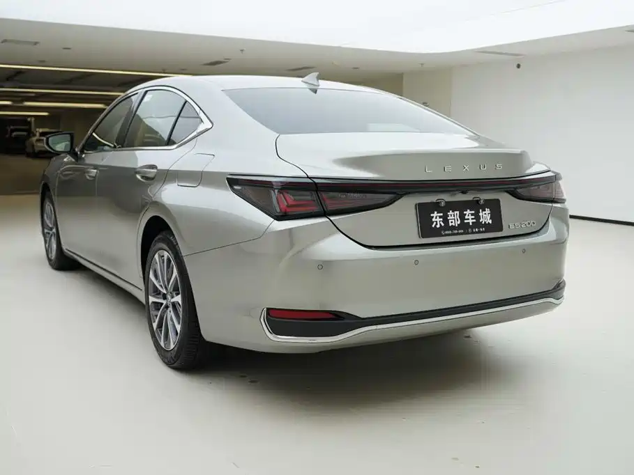 Lexus ES 2026 2025 200 Ultimate Edition