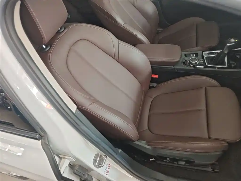 BMW 1 Series 2019 118i M Sport Package фото 25