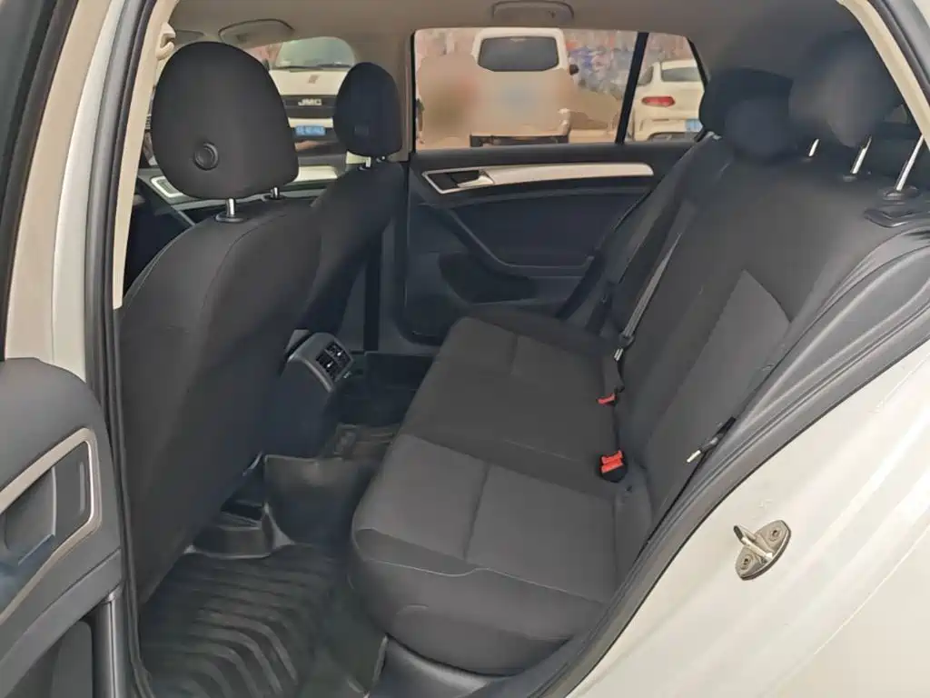 Photo 17 - Volkswagen Golf
