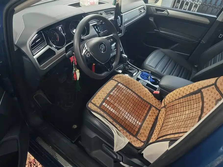 Volkswagen Touran 2018 Touran L 280TSI DSG Comfort 7-seater China V фото 9