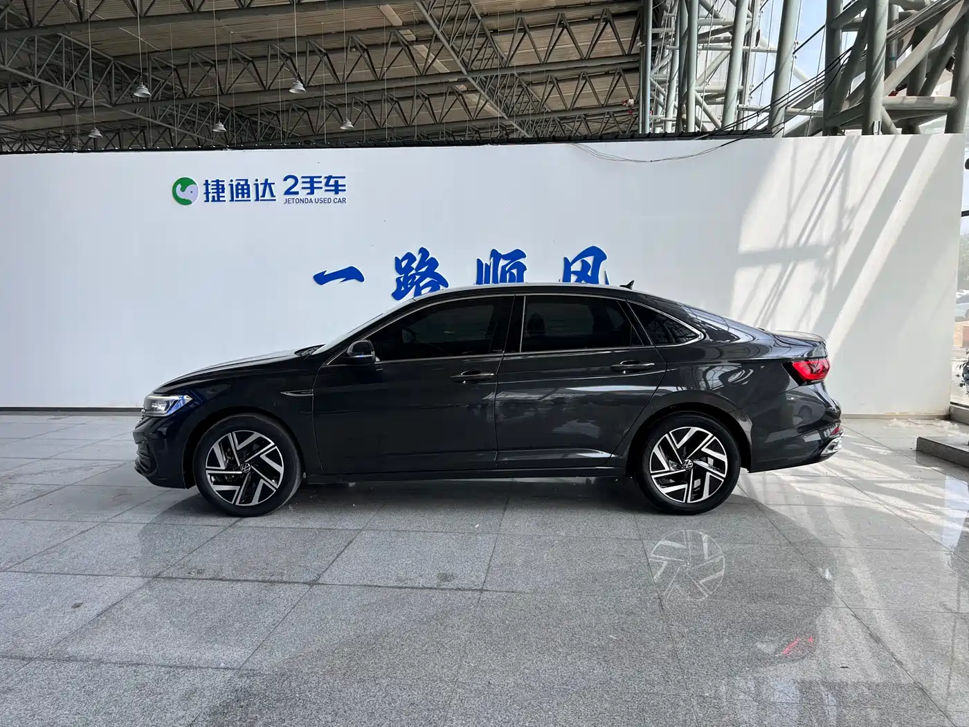 Volkswagen Sagitar 2023 300TSI DSG Surpassing Edition фото 4