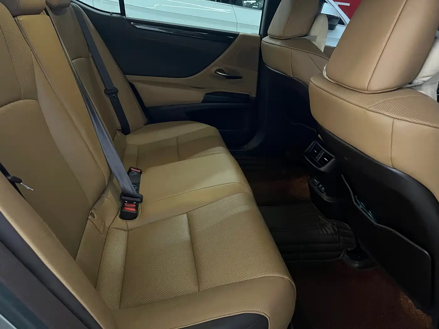 Lexus ES 2020 200 Excellence фото 13