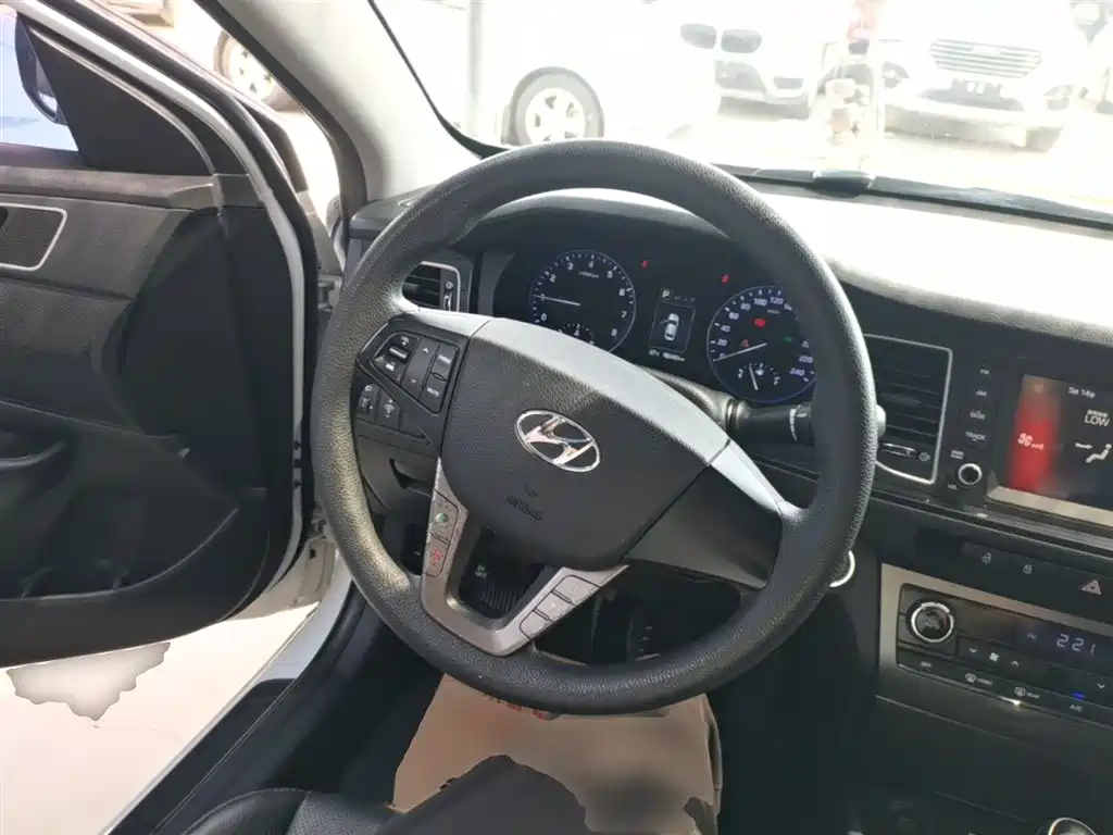 Hyundai Mistra 2016 1.8L Automatic Smart GLS фото 11