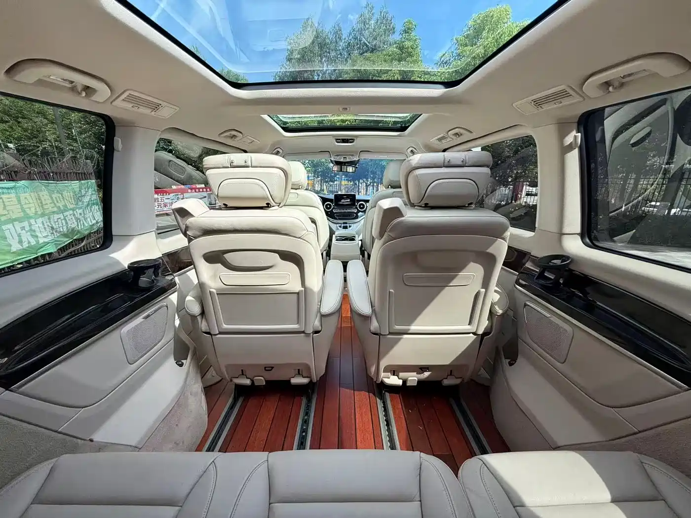 Mercedes-Benz V-Class 2018 V 260 L Premium Long Wheelbase Edition China VI фото 34