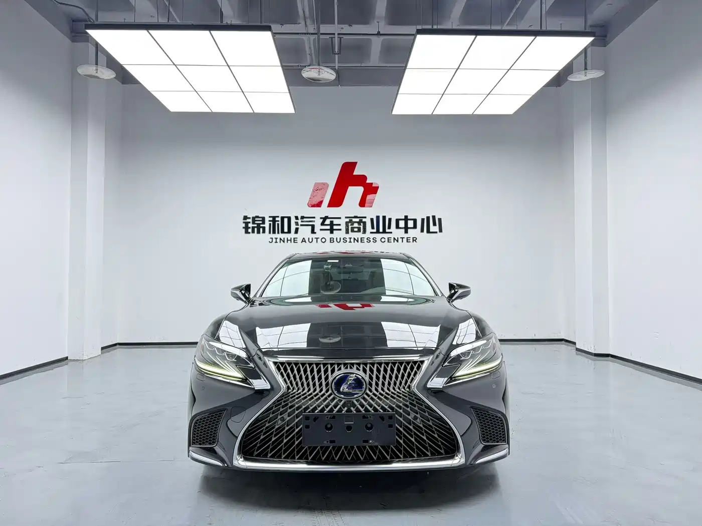Фото 1 - Lexus LS