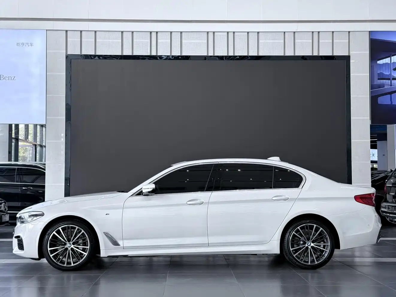 BMW 5 Series 2020 530Li Exclusive M Sport Package фото 3