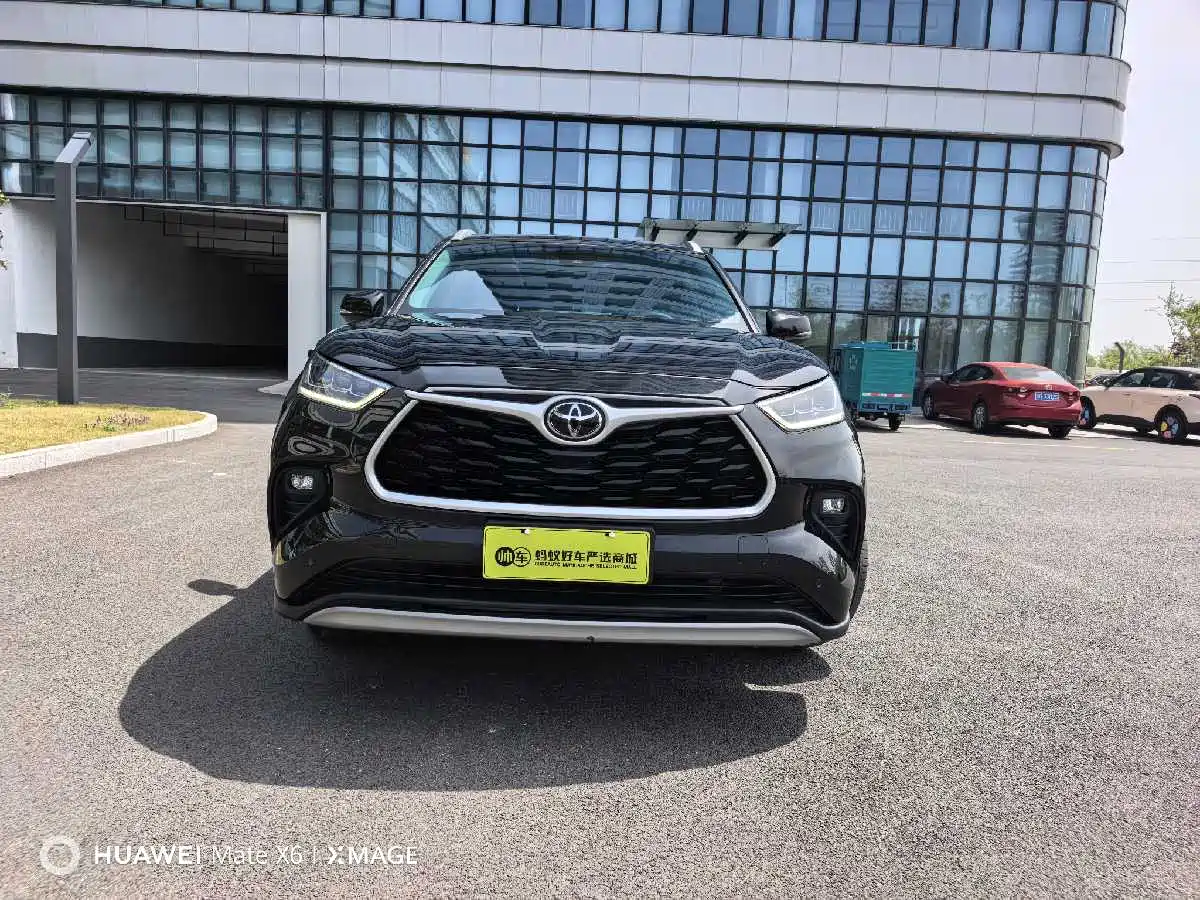 Toyota Highlander 2024 2.5L Smart Hybrid 4WD Premium 7-seater фото 2