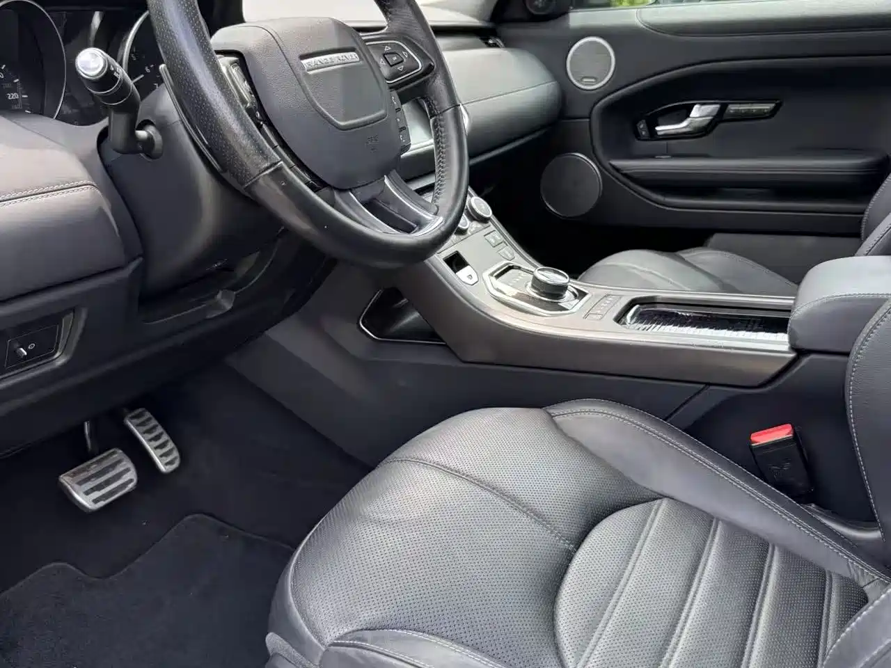 Land Rover Range Rover Evoque 2018 240PS HSE DYNAMIC Drive Edition фото 4