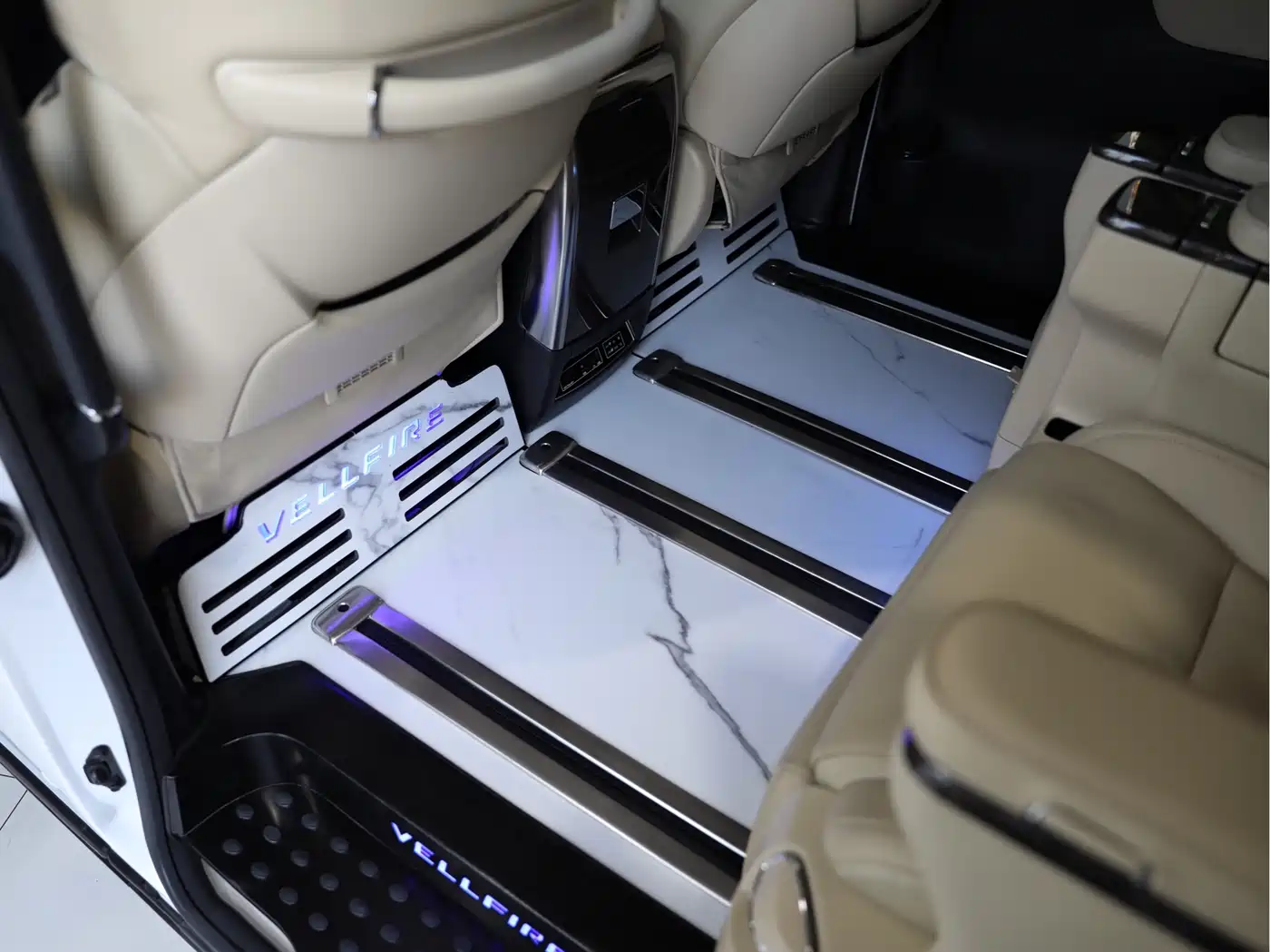 Toyota Vellfire 2021 Crown Hybrid 2.5L HV Premium Edition фото 14