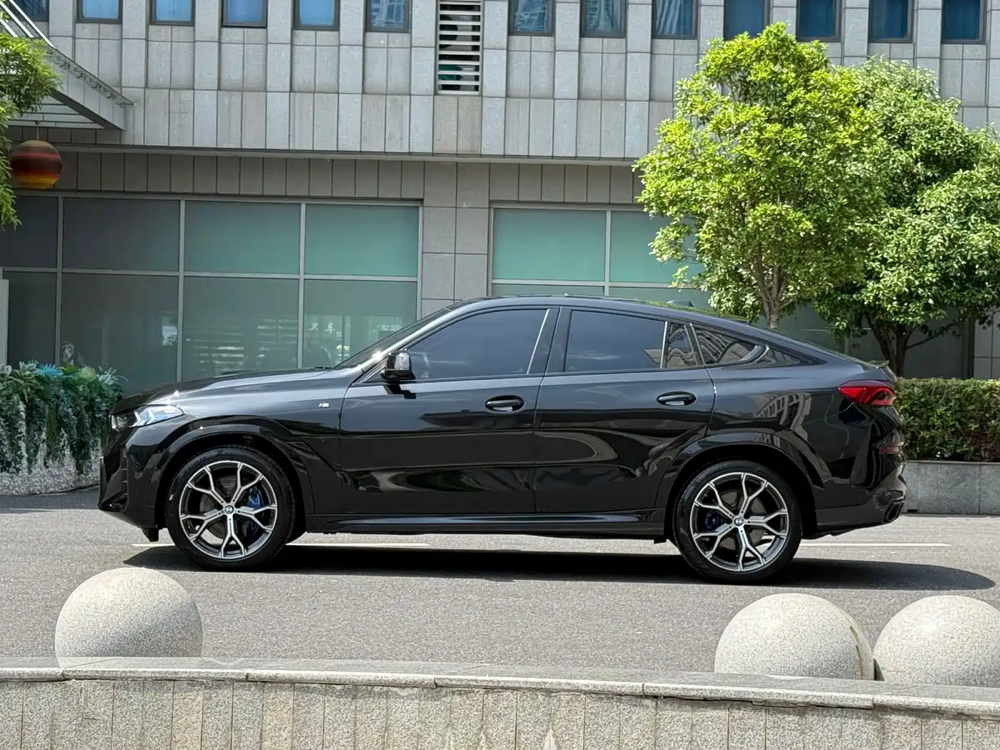 BMW X6 2023 xDrive40i Premium M Sport Package фото 3