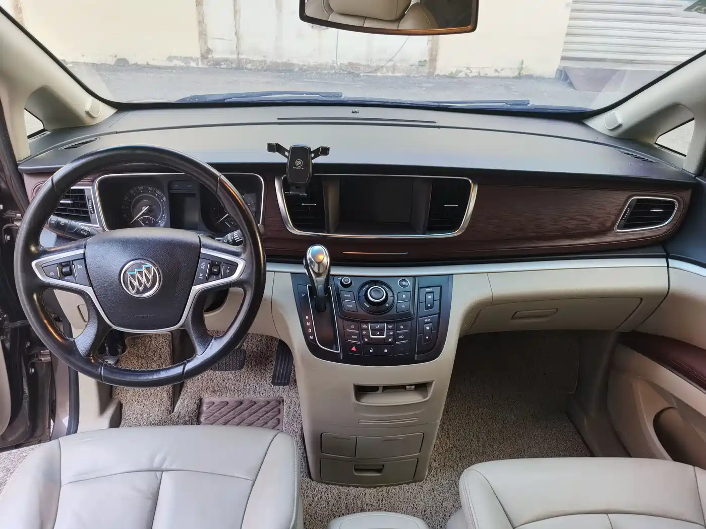 Photo 9 - Buick GL8
