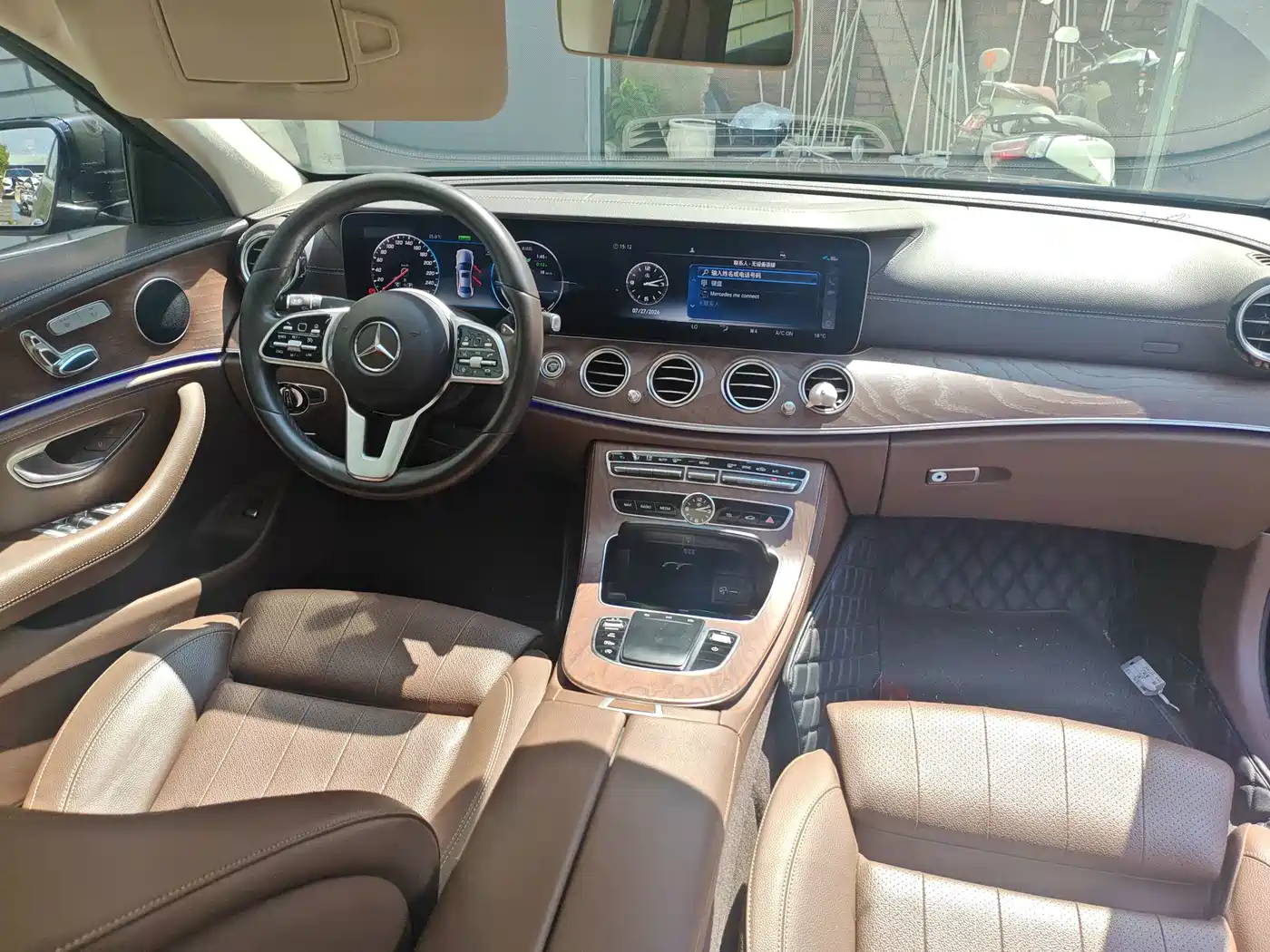 صورة 3 - Mercedes-Benz E-Class