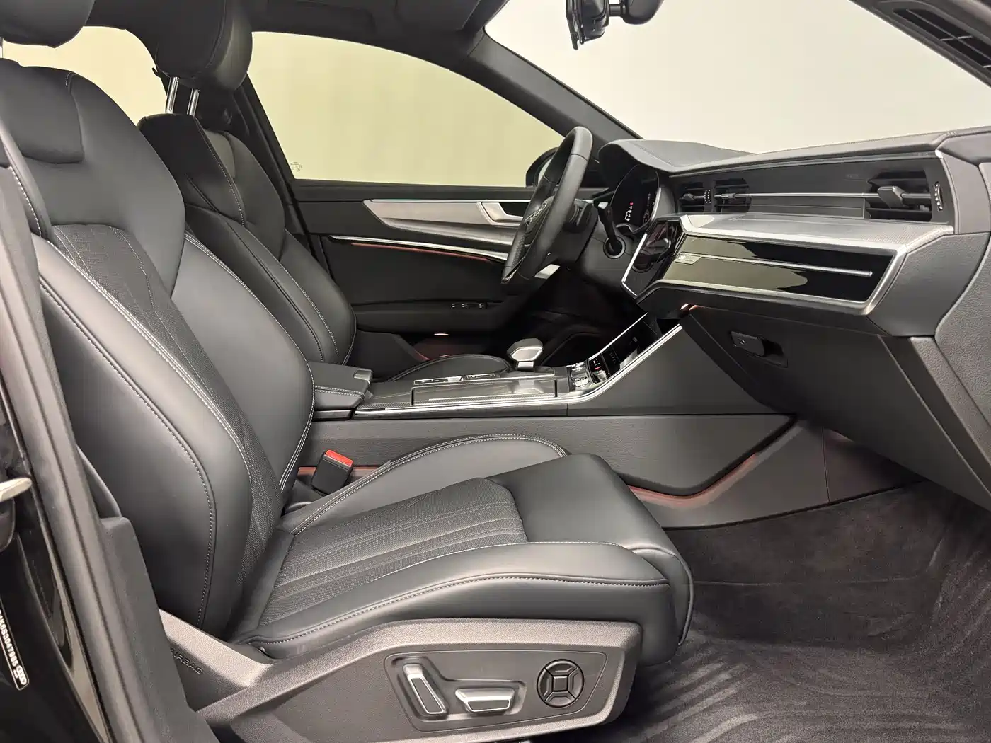 Audi A6L 2025 40 TFSI Luxury Sport фото 14