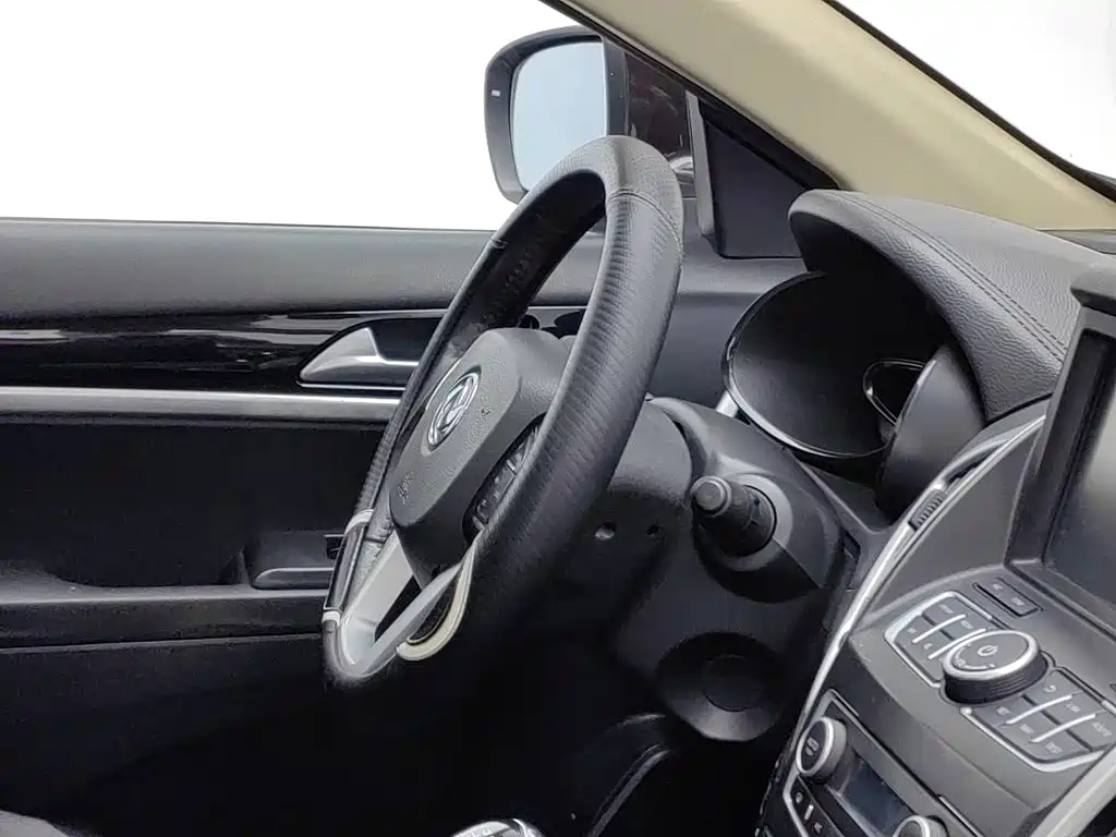 Dongfeng Aeolus Dongfeng Fengshen AX7 2015 2015 2.0L Manual Zhiyi Edition