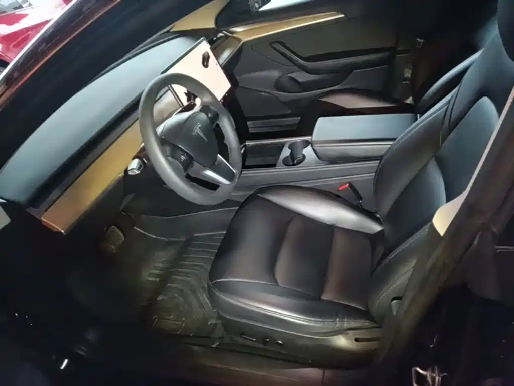 Фото 15 - Tesla Model 3