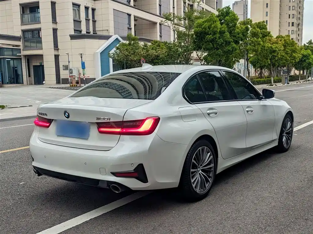 BMW 3 Series 2021 Second Facelift 320i Sport Package фото 26
