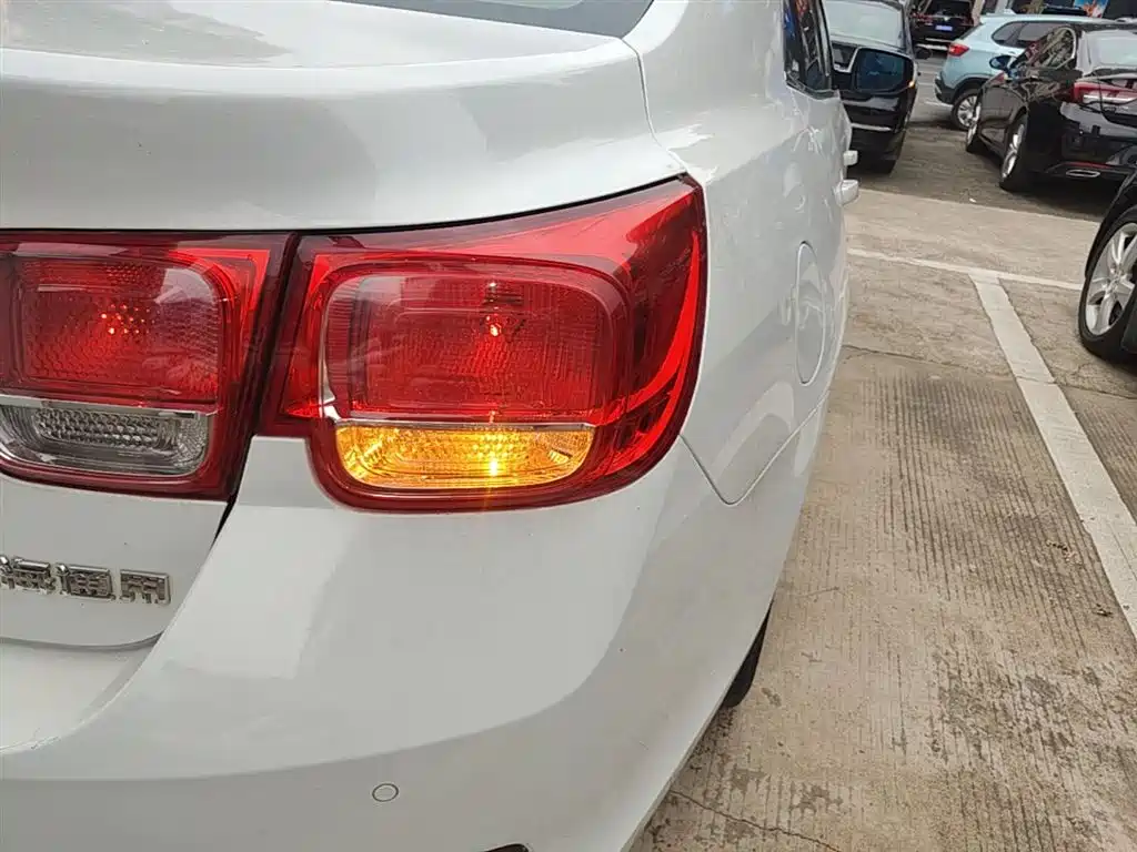 Chevrolet Malibu 2014 2.0L Automatic Luxury фото 8