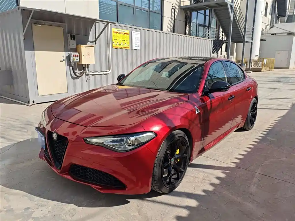 Alfa Romeo Giulia 2018 2017 2.0T 280HP Luxury Edition