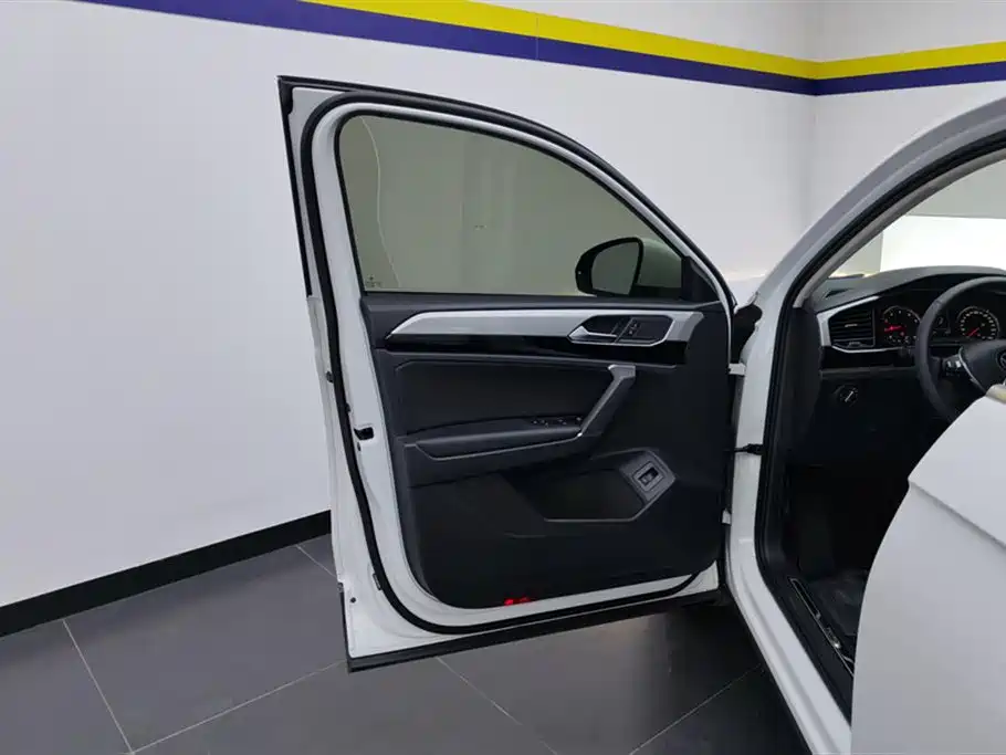 Volkswagen Tayron 2021 330TSI 2WD Luxury Smart Connect Edition фото 7