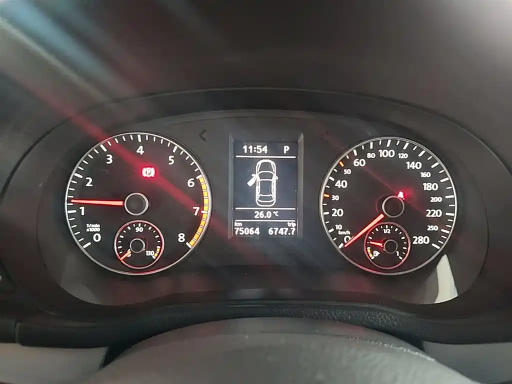 Volkswagen Passat 2015 1.8TSI DSG Honor Edition фото 12