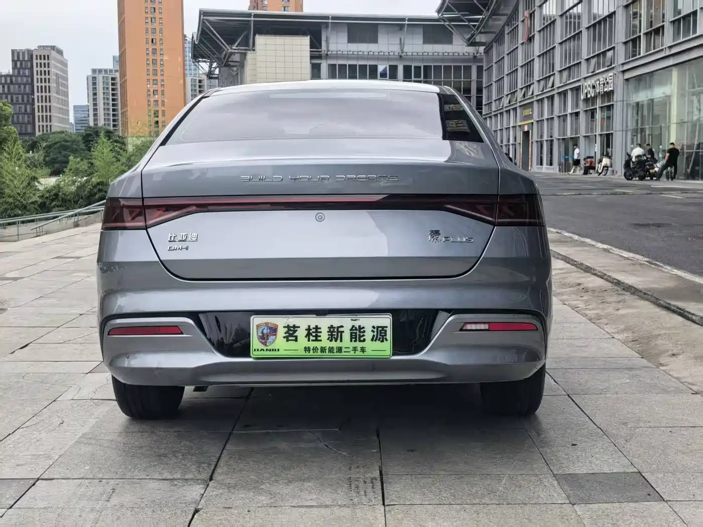 BYD Qin PLUS 2024 Glory Edition DM-i 55KM Leading фото 6
