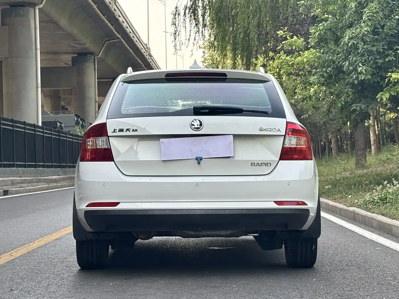 Škoda Skoda Rapid Spaceback 2014 1.6L Automatic Joy Edition фото 5
