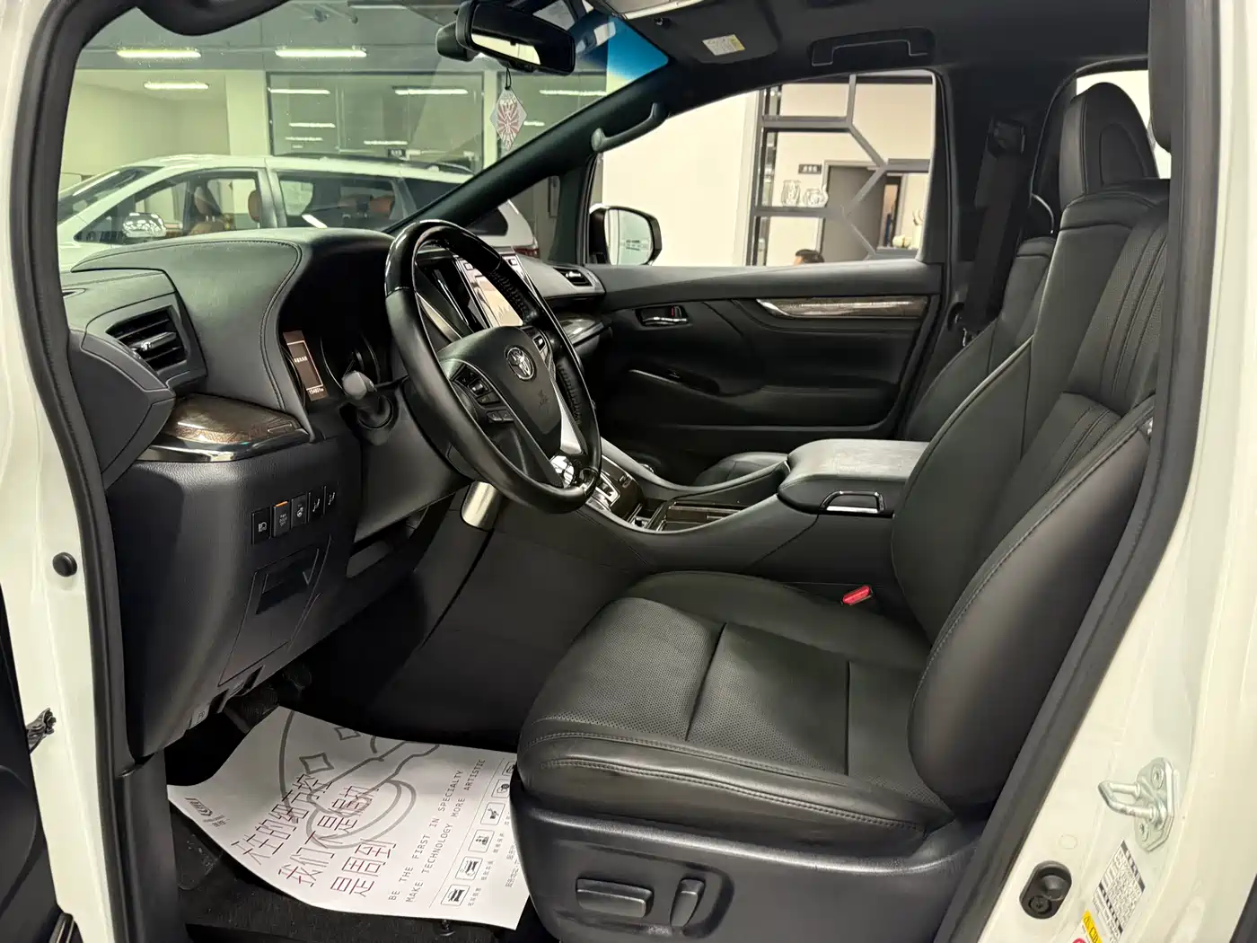 Toyota Alphard 2018 Facelift 3.5L Premium Edition фото 2