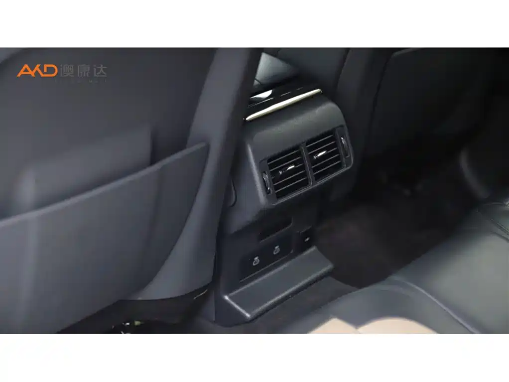 Фото 9 - Land Rover Range Rover Velar