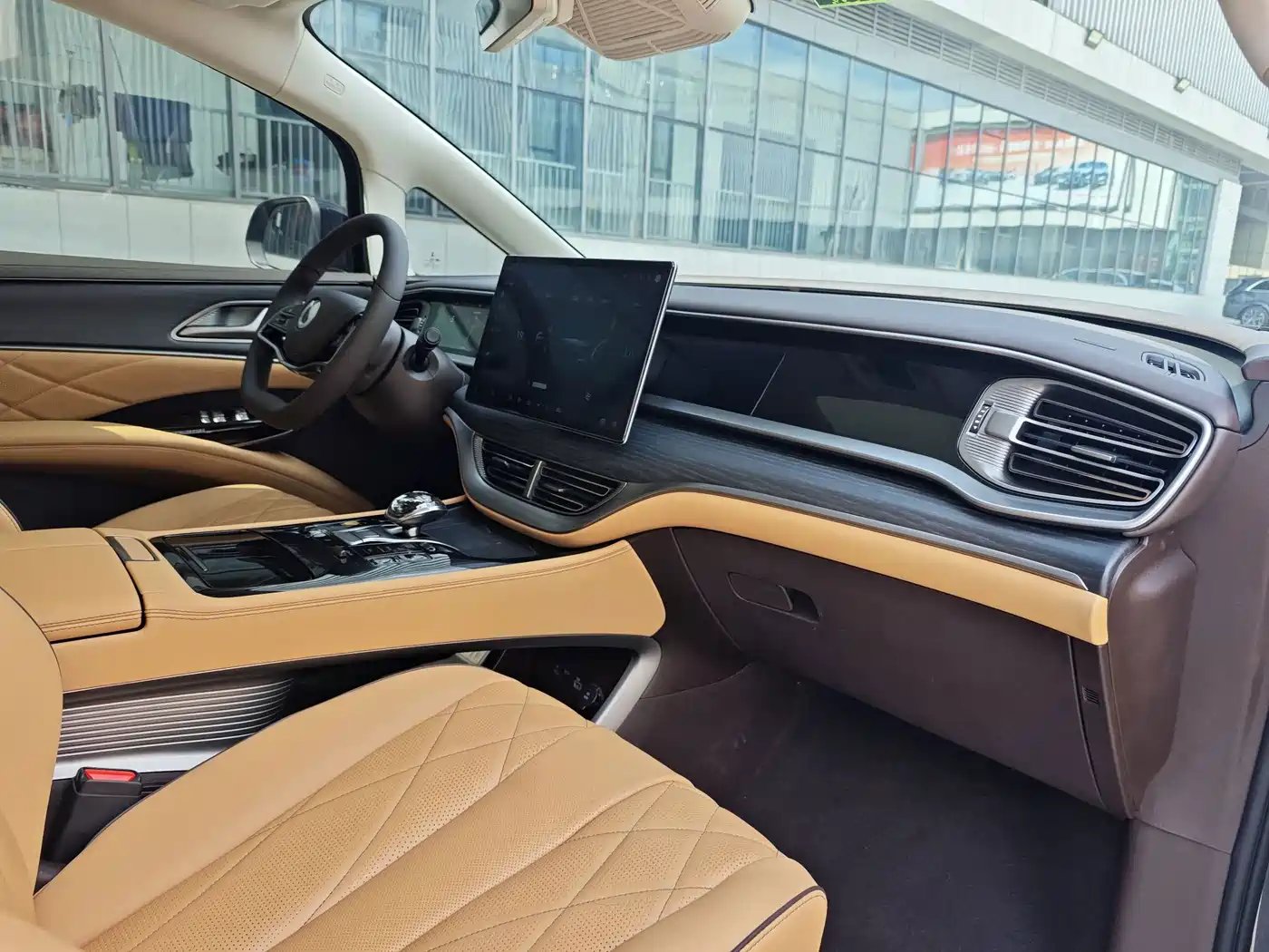 Denza D9 2025 2024 DM-i 980 AWD Prestige