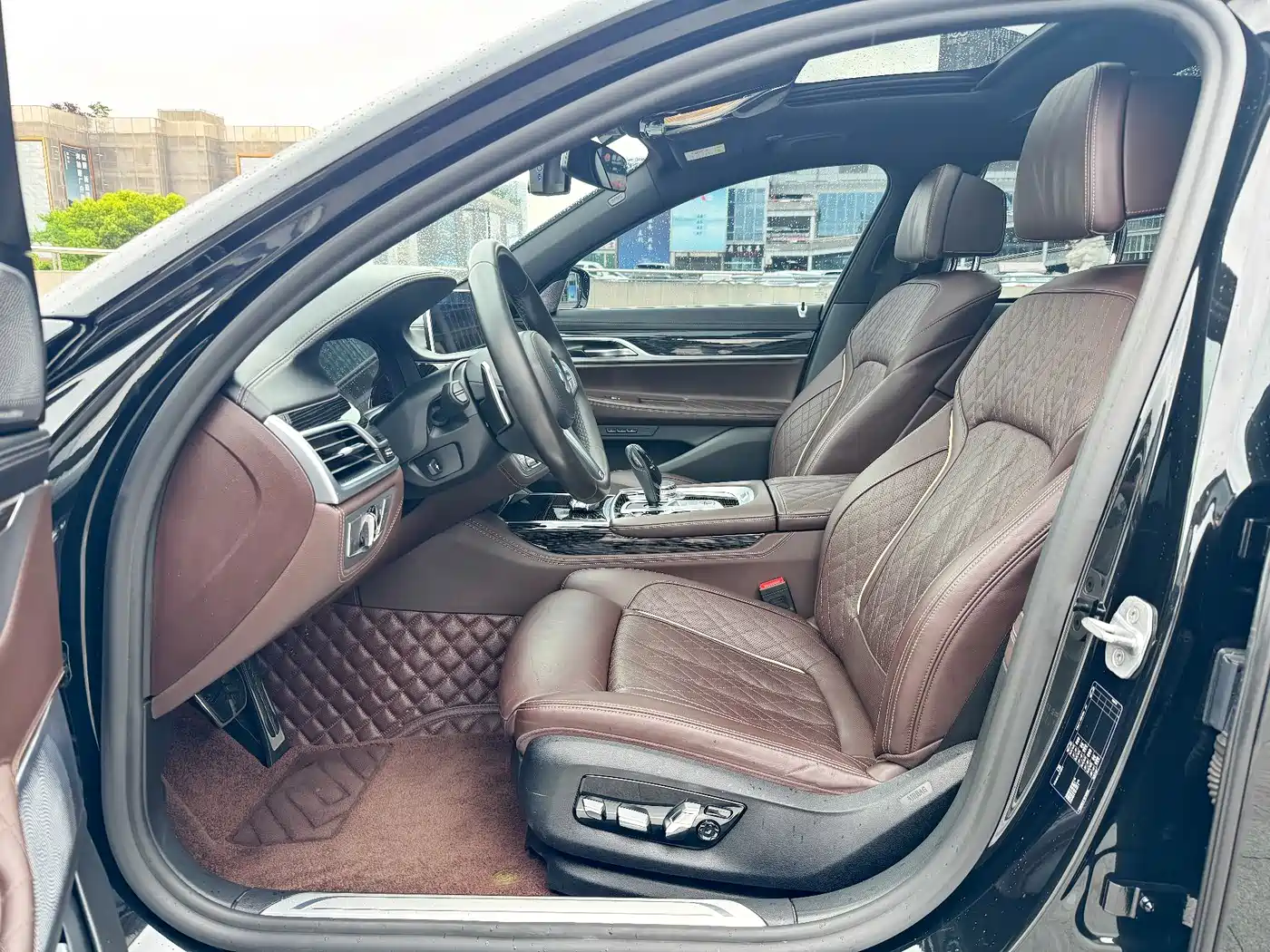 BMW 7 Series 2021 Model 740Li Leading M Sport Package фото 9